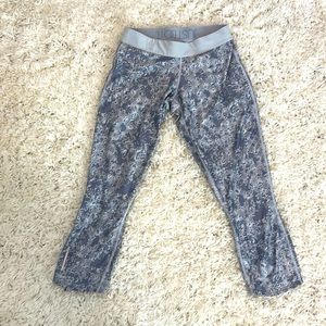 Nike women’s athletic leggings medium like new!